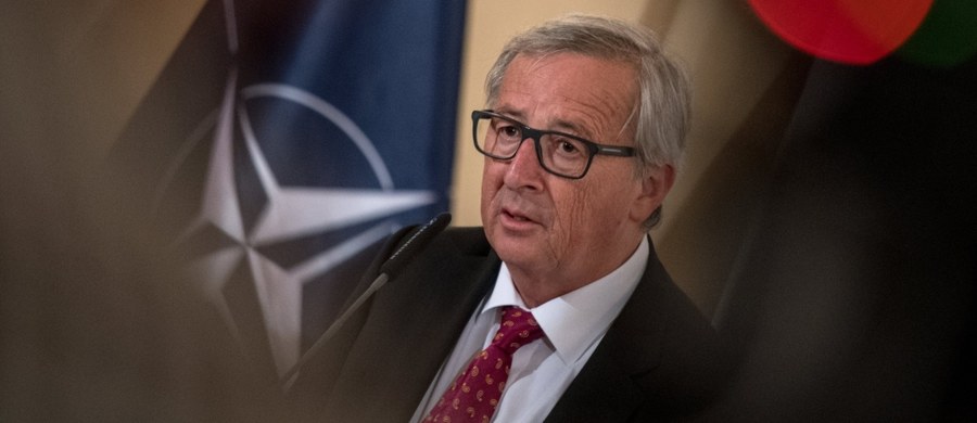 Decyzja Komisji Europejskiej ws. Nord Stream 2 to kolejny "podarek" szefa KE Jean-Claude’a Junckera dla kanclerz Niemiec Angeli Merkel przed wyborami do Bundestagu. Wczoraj Juncker przejął narrację Berlina i po raz pierwszy zagroził odbieraniem funduszy unijnych w razie nieprzyjmowania uchodźców. A tydzień temu w imię "Europy socjalnej" przeforsował pogorszenie warunków dla przewoźników z Polski, co było jawnym ukłonem w stronę Berlina.