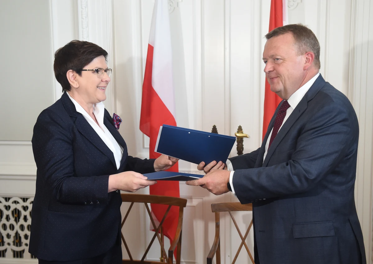 Premier Beata Szydło i szef duńskiego rządu Lars Lokke Rasmussen podpisali w Kopenhadze memorandum w sprawie gazociągu Baltic Pipe. Tym samym zadeklarowano poparcie dla polsko-duńsko-norweskiego projektu, który ma połączyć polski system przesyłu gazu ze złożami na szelfie norweskim Morza Północnego.