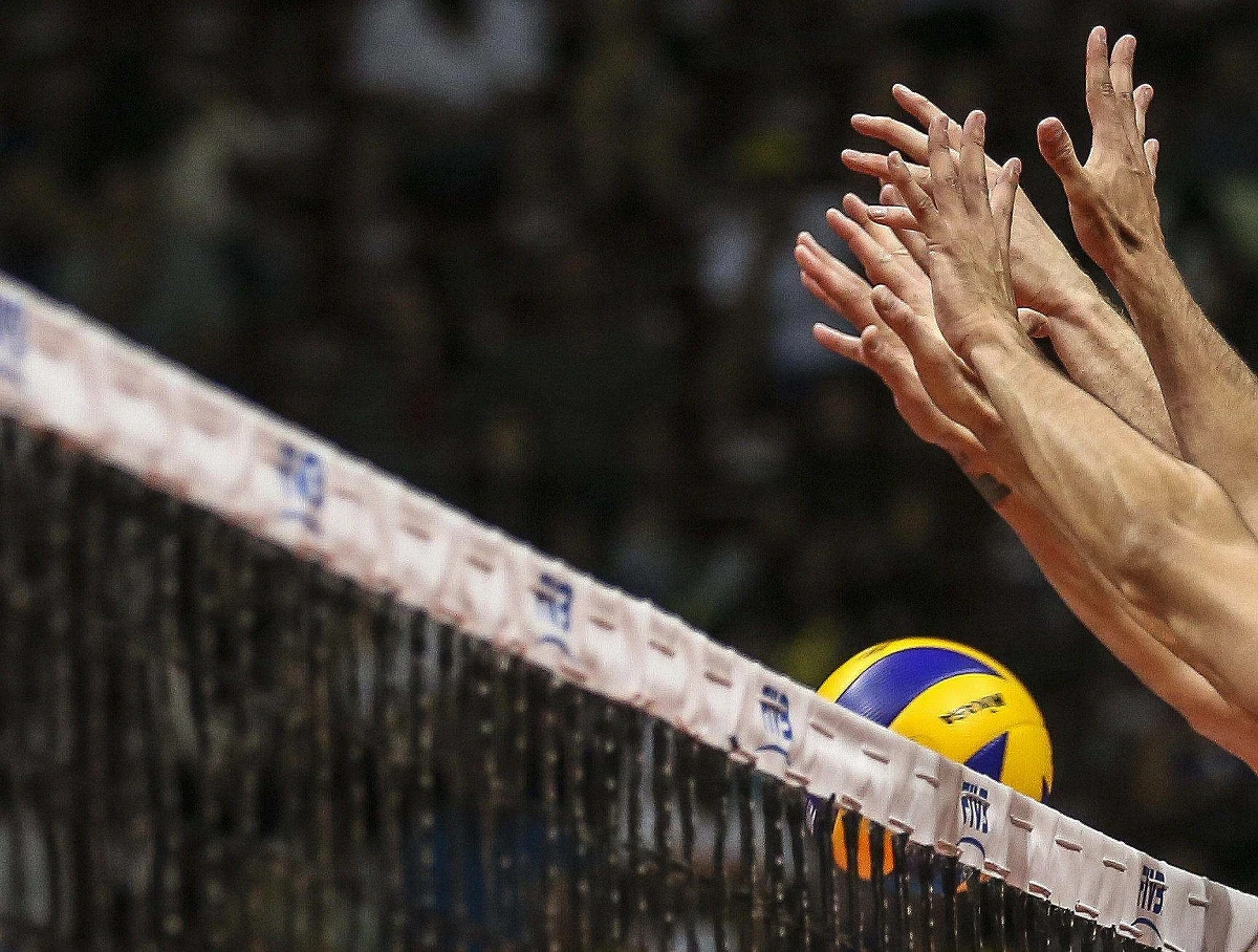 Po pięciosetowym boju polscy siatkarze musieli uznać wyższość Bułgarów w rozegranym w Warnie spotkaniu Ligi Światowej (16:25, 25:20, 25:19, 23:25, 14:16). To ich druga porażka w tegorocznych rozgrywkach, ale na koncie mają również dwa zwycięstwa. W sobotę czeka ich potyczka z mistrzami olimpijskimi - Brazylijczykami.