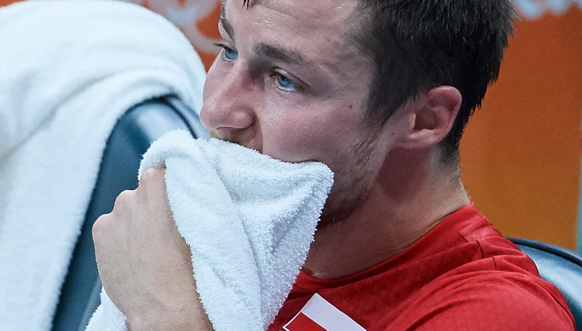 Michał Kubiak ma uszkodzone więzadła w prawej stopie i nie wiadomo, czy będzie mógł zagrać w sobotnim meczu Ligi Światowej siatkarzy. "Nie jest konieczne unieruchomienie kończyny. Michał porusza się o własnych siłach" - poinformował lekarz kadry Jan Sokal.