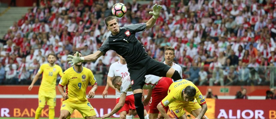 Piłkarska reprezentacja Polski pokonała w Warszawie Rumunię 3:1 (1:0) w meczu eliminacji mistrzostw świata. Trener Adam Nawałka nie krył satysfakcji po zwycięstwie, choć miał zastrzeżenia do końcówki spotkania. "Mieliśmy plan na ten mecz - gra wysokim pressingiem, szybkie odbieranie piłki" - powiedział nasz selekcjoner. Grę polskiej kadry docenił także trener piłkarzy Rumunii Christoph Daum. "Drużyna rośnie jako zespół. To jest faworyt naszej grupy. Sądzę, że bez problemu zakwalifikuje się bezpośrednio na mundial w Rosji" - stwierdził. Nawałka studzi jednak emocje, przypominając, że "kluczowe mecze dopiero przed nami".