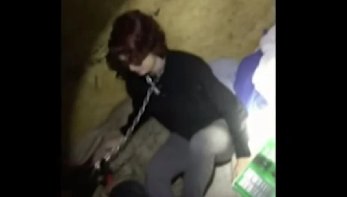 ​Amerykańska policja w Karolinie Południowej opublikowała film z akcji uwolnienia kobiety, którą dwa miesiące więził seryjny morderca. Mężczyzna skuł 30-latkę łańcuchem i wielokrotnie ją gwałcił.