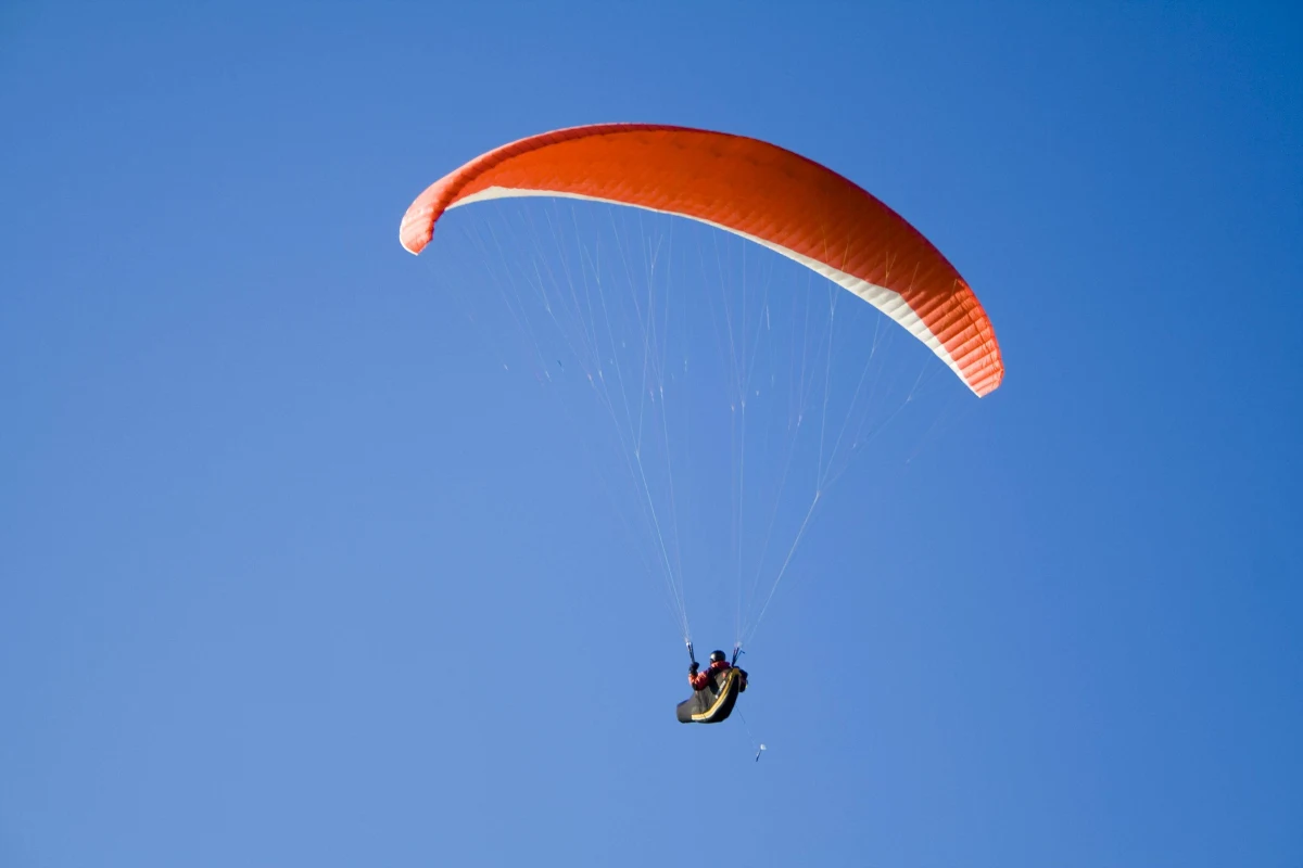 ​Polski paralotniarz nielegalnie przekroczył w niedzielę białoruską granicę w pobliżu Brześcia. Wszczęto proces administracyjny - poinformował Państwowy Komitet Graniczny. Mężczyzna miał stracić orientację i wlecieć na 600 m w głąb Białorusi.