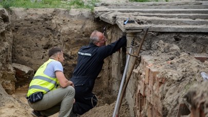 Na Łączce na warszawskich Powązkach odkryto zbiorowy grób