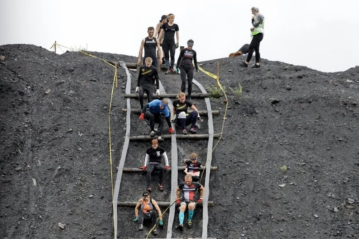 ​Ponad 3700 osób postanowiło zmierzyć się w sobotę z niezwykłym wyzwaniem zdobywając szczyty śląskich hałd pokopalnianych na granicy Gliwic i Zabrza. Wystartowali oni w Runmageddon Silesia, śląskiej edycji cyklu Runmageddon - najbardziej ekstremalnych biegów przeszkodowych w Europie.