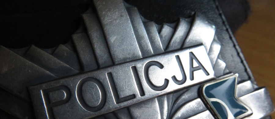 ​Brawurowa ucieczka w wykonaniu mieszkańca Lublina. 40-latek nie zatrzymał się do kontroli drogowej, więc policja ruszyła za nim w pościg. Mężczyzna jechał z ogromną prędkością. Kiedy się zatrzymał, wybiegł z samochodu i ukrył się na terenie jednej z posesji.