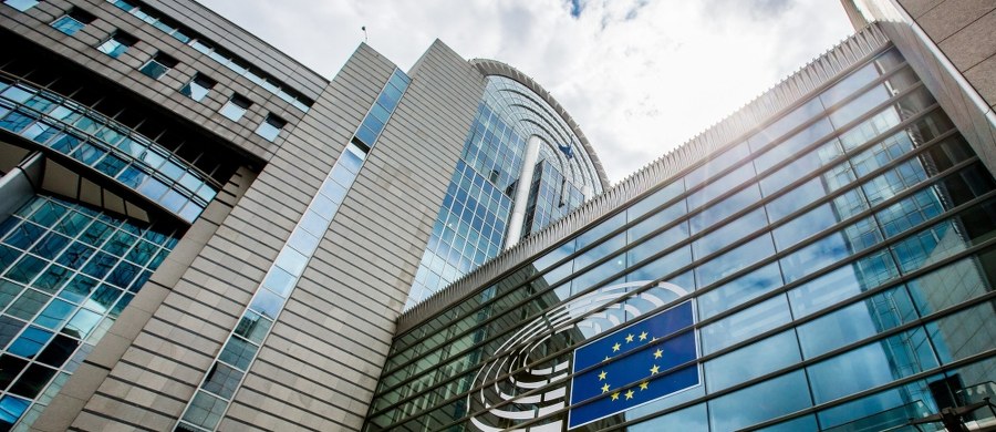 ​Eurodeputowani boją się zamachu terrorystycznego i ze względów bezpieczeństwa zastanawiają się nad zburzeniem obecnej siedziby PE i wybudowaniem nowej. Koszt: pół miliarda euro z kieszeni europejskich podatników, czyli także naszych...