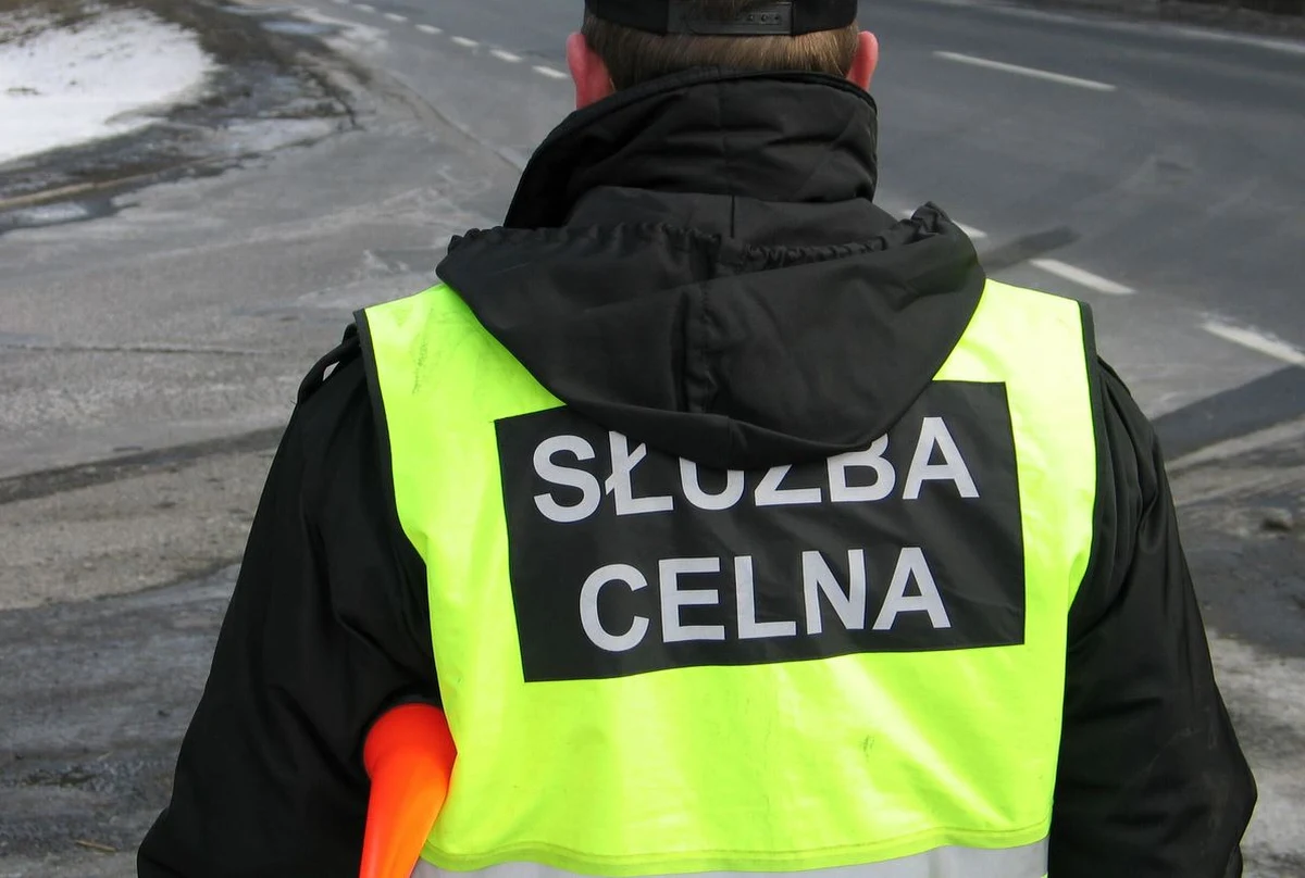 Ponad dwa i pół tysiąca osób nie dostało pracy w nowej Krajowej Administracji Skarbowej. Reporter RMF FM dotarł do pełnych danych, pokazujących skalę zwolnień wśród celników po zmianie przepisów. Do końca maja dotychczasowi pracownicy administracji podatkowej, kontroli skarbowej i Służby Celnej mieli stać się pracownikami KAS. 