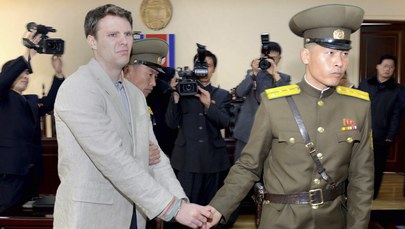 Korea Płn. zwolniła amerykańskiego studenta. Od ponad roku jest w śpiączce