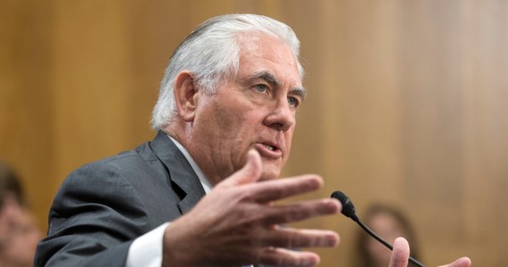 ​Sekretarz stanu USA Rex Tillerson, który we wtorek stawił się na przesłuchaniu przed komisją spraw zagranicznych Senatu, powiedział, że pracuje nad ustabilizowaniem stosunków z Moskwą. Ocenił też, że największym zagrożeniem dla USA jest Korea Północna.