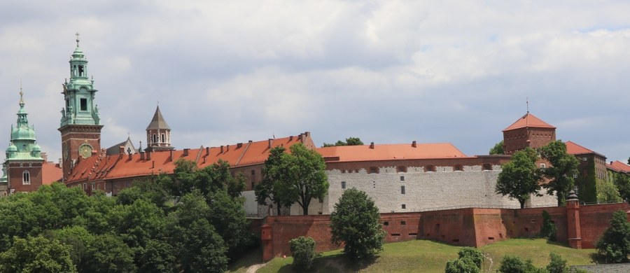 ​W portalu MagicznyKraków.pl ruszyło głosowanie na projekt szkockiej kraty dla Krakowa. Od 12 do 24 czerwca mieszkańcy Krakowa mogą spośród pięciu projektów wybrać jeden, który według nich najbardziej oddaje charakter miasta.