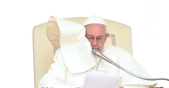 "Świat narcyzów wydaje się ludzki, ale to piekło" - oświadczył papież Franciszek w Watykanie podczas audiencji generalnej z udziałem tysięcy wiernych.