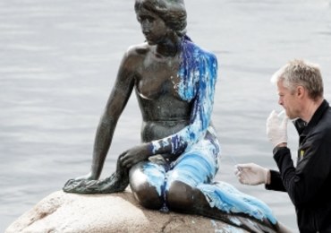 "Mała Syrenka" oblana farbą. To już drugi raz w ciągu ostatnich tygodni