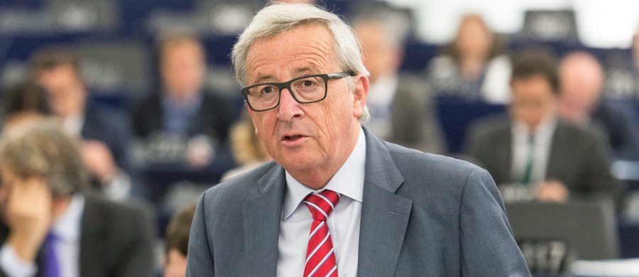 ​Polska, Węgry i Grecja nie przyjęły od ponad roku uchodźców w ramach programu relokacji; nie mamy innego wyboru, jak rozpoczęcie procedury o naruszenia prawa unijnego wobec tych krajów - poinformował szef Komisji Europejskiej Jean-Claude Juncker. Rzecznik Komisji Alexander Winterstein ogłosił jednocześnie, że Polska ma miesiąc na odpowiedź na tę decyzję, a nie dwa miesiące, jak to jest zwykle w przypadku procedur o naruszenie prawa.