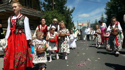 Abp Skworc: Procesja to nie widowisko, ale ręka wyciągnięta również w stronę uchodźców