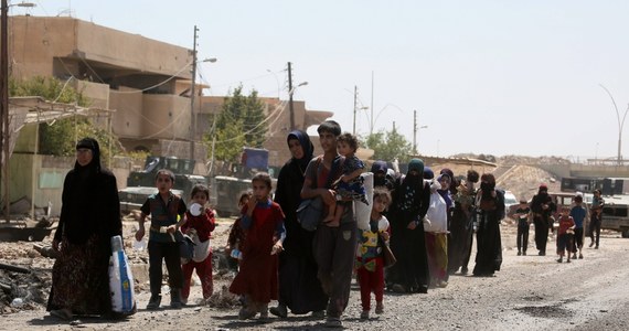 Wielu spośród 100 tys. cywilów uwięzionych w częściowo zburzonej dzielnicy staromiejskiej Mosulu, który wojsko irackie szturmuje od połowy października ub. roku, ginie codziennie jako "żywe tarcze" wykorzystywane przez dżihadystów - relacjonują agencje.