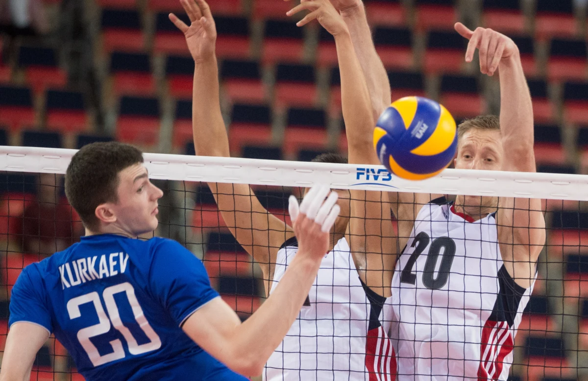 Siatkarze reprezentacji Rosji pokonali USA 3:2 (31:29, 17:25, 25:19, 27:29, 15:13) w pierwszym sobotnim meczu turnieju interkontynentalnego Ligi Światowej w Łodzi. 