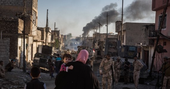 Irackie siły rządowe przypuściły szturm na kontrolowane przez dżihadystów z Państwa Islamskiego Stare Miasto w Mosulu na północy Iraku. Ta historyczna dzielnica jest ostatnim bastionem IS w tym kraju. Mosul, z którego dżihadyści zrobili stolicę tzw. Państwa Islamskiego, jest atakowany przez irackie wojsko od połowy października ubiegłego roku. 