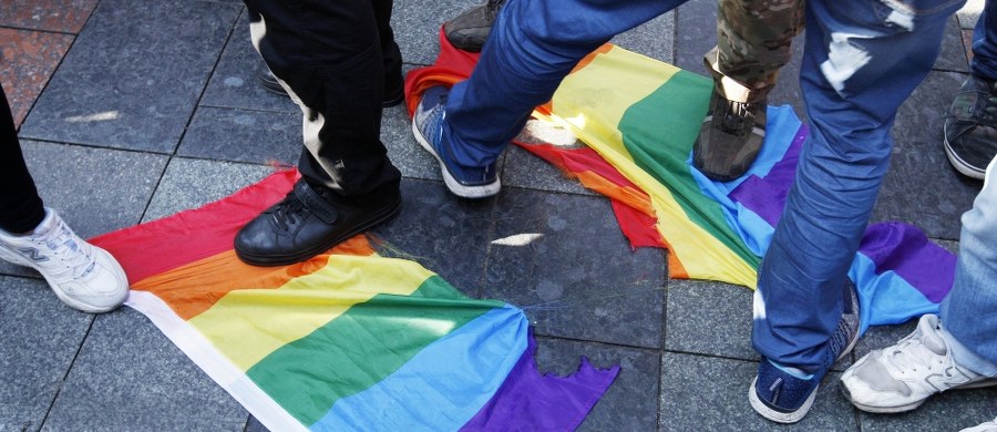 Około 2,5 tys. osób przeszło ulicami Kijowa w marszu równości środowisk LGBT - Kyiv Pride 2017. Imprezę, której pilnowało 5 tysięcy policjantów, bezskutecznie starali się zablokować ukraińscy nacjonaliści.