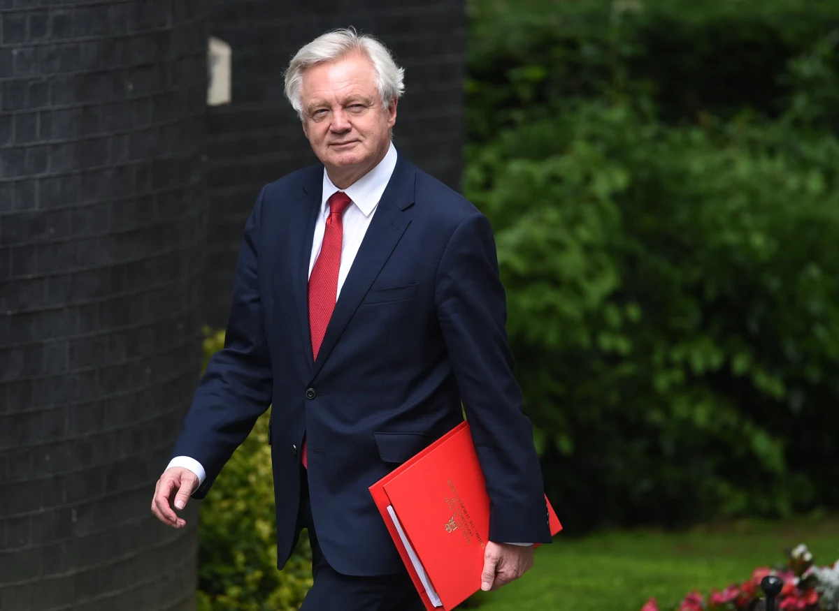 "Nie powinno być żadnych wątpliwości, że Wielka Brytania zgodnie z wynikiem ubiegłorocznego referendum wystąpi z Unii Europejskiej" - oświadczył brytyjski minister ds. Brexitu David Davis, w przeddzień oficjalnego początku negocjacji w tej sprawie. "Nie powinno być żadnych wątpliwości, wyjdziemy z UE" - przekazał Davis w oświadczeniu.