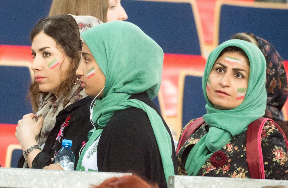 Siatkarze reprezentacji Rosji pokonali Iran 3:0 (26:24, 25:18, 25:18) w pierwszym niedzielnym meczu turnieju interkontynentalnego Ligi Światowej w Łodzi. W drugim spotkaniu w tej samej hali Polska zagra z USA - o godzinie 20.25.