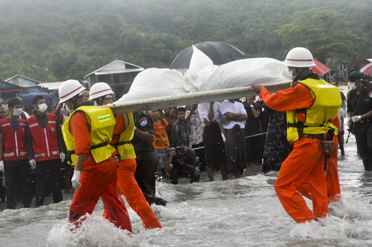 "Ekipy poszukiwawcze znalazły i wydobyły rejestrator parametrów lotu i rejestrator rozmów w kokpicie z birmańskiego samolotu wojskowego, który 7 czerwca spadł do Morza Andamańskiego ze 122 osobami na pokładzie" - poinformowała armia Birmy.
