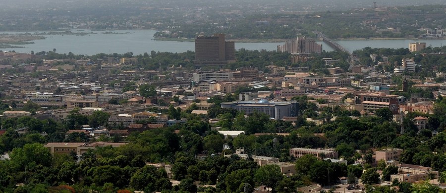Malijskie siły bezpieczeństwa zabiły pięciu sprawców niedzielnego ataku na hotel pod Bamako - poinformował minister bezpieczeństwa Salif Traore. Z rąk zamachowców zginęły co najmniej dwie osoby, uwolniono 36 zakładników, w tym 13 Francuzów.