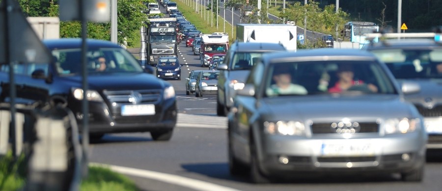 Od środy do niedzieli na drogach w całej Polsce doszło do 439 wypadków, w których zginęły 32 osoby, a 574 było rannych - powiedział Dawid Marciniak z zespołu prasowego Komendy Głównej Policji. Policjanci zatrzymali 1721 nietrzeźwych kierowców.