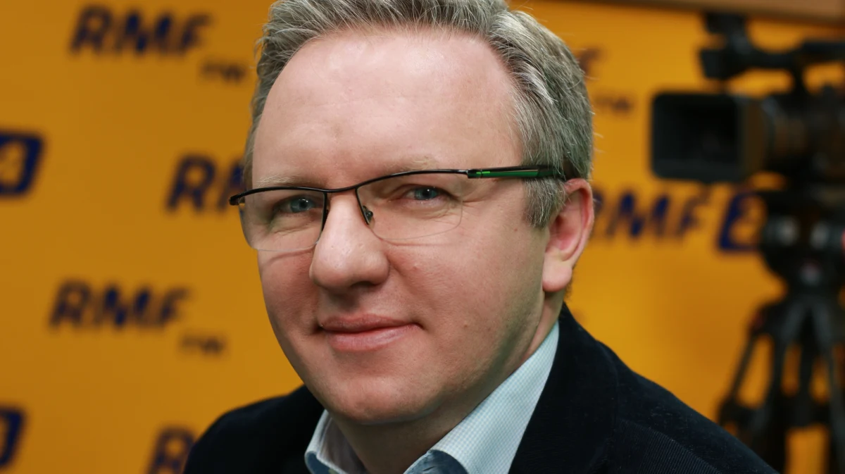 „Pierwszą obawą zarządzających Londynem jest to, żeby utrzymać tam jakikolwiek spokój społeczny, żeby to się nie wymknęło spod kontroli; żeby to nie były samosądy; żeby nie nastąpiła erupcja tych waśni, które są ukrywane, a gdzieś tlą się w społeczeństwach” - powiedział szef gabinetu prezydenta RP Krzysztof Szczerski w Porannej rozmowie w RMF FM, odnosząc się do nocnych wydarzeń w Londynie - w tłum pieszych wjechała furgonetka, jedna osoba nie żyje. W rozmowie szef gabinetu prezydenta odniósł się także do planowanej w lipcu wizyty prezydenta USA Donalda Trumpa. „Chcemy rozmawiać poważnie o bezpieczeństwie, interesach, inwestycjach” - mówił Szczerski. „Polacy są gościnnym narodem, więc rozumiem, że każdego gościa przyjmą z należnym mu szacunkiem” - dodał. Krzysztof Szczerski odniósł się także do rozmowy reportera RMF FM z ministrem spraw zagranicznych Witoldem Waszczykowskim, w której szef polskiej dyplomacji powiedział, że oczekuje wyjaśnień od prezydenta Andrzeja Dudy w sprawie opóźniania wręczania nominacji ambasadorskich kandydatom pozytywnie zaopiniowanym przez parlament. „Nie ma żadnych opóźnień, ani formalnych, ani merytorycznych” - powiedział gość Roberta Mazurka.