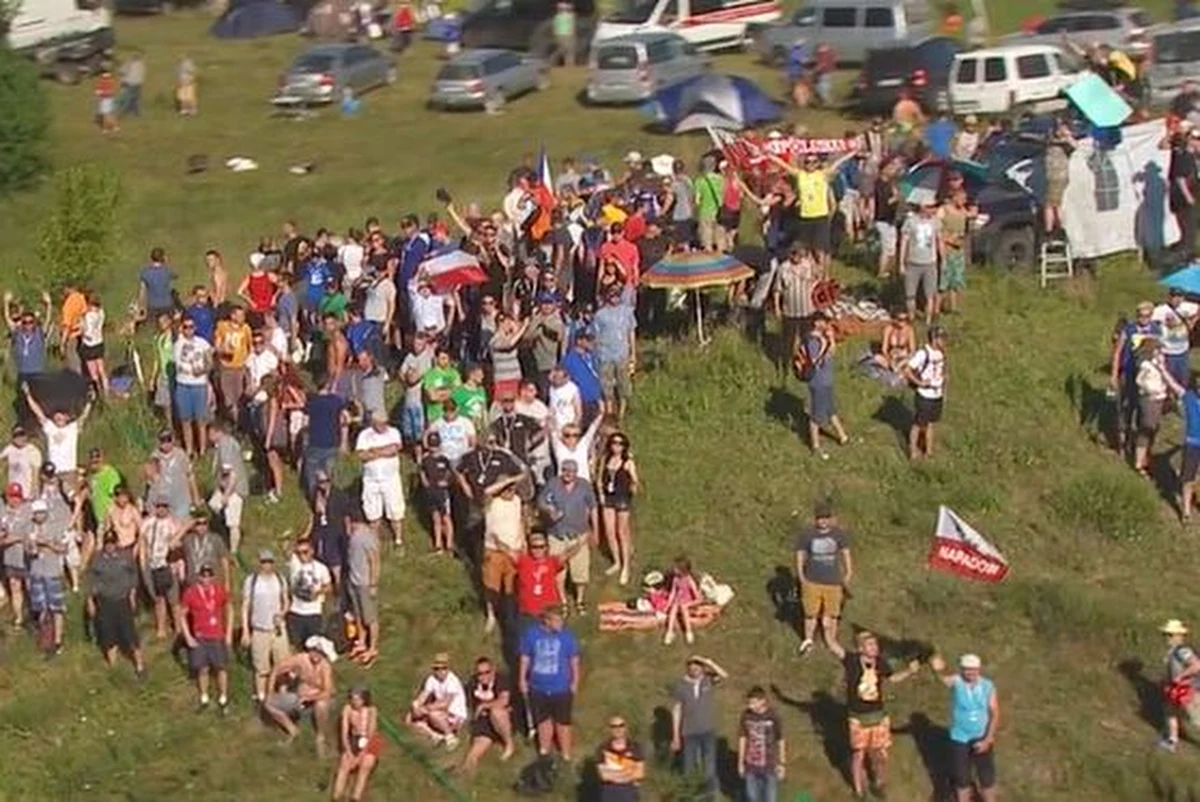 Już za niespełna dwa tygodnie w Mikołajkach zameldują się najlepsi rajdowcy świata a wraz z nimi dziesiątki tysięcy kibiców. Organizatorzy 74. Rajdu Polski od lat traktują kwestie bezpieczeństwa priorytetowo, ale warto pamiętać, że nic nie zastąpi naszej własnej odpowiedzialności.