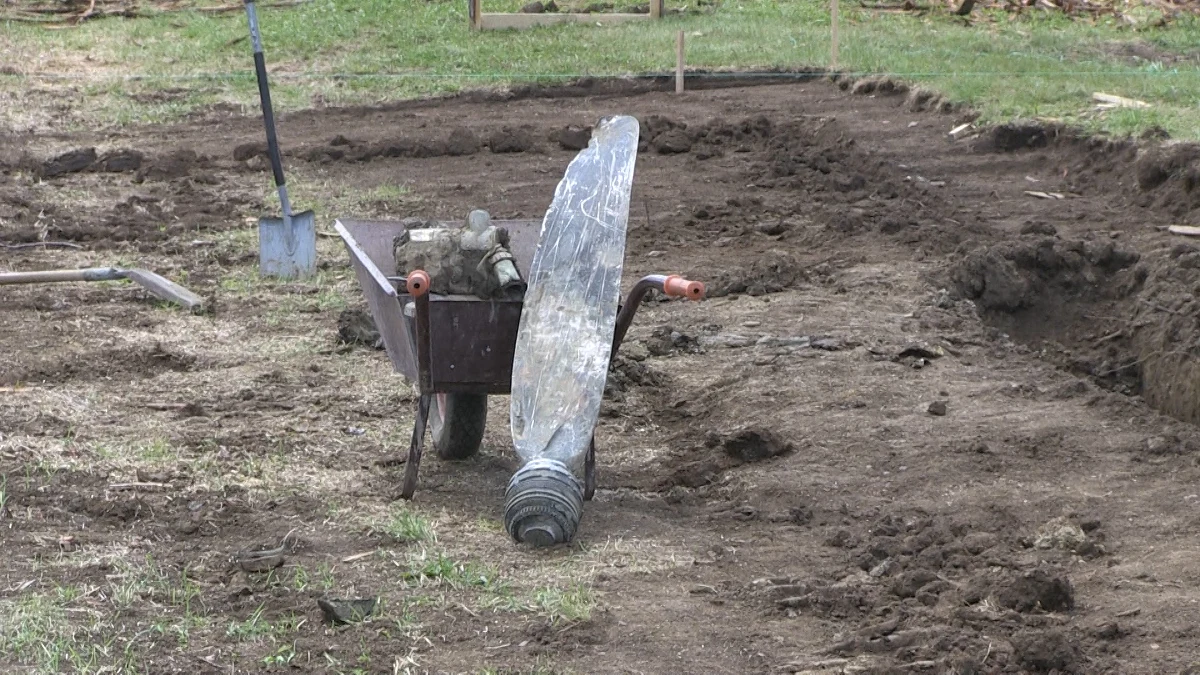 W Świerzowej koło Krosna (woj. podkarpackie) w trakcie prac budowlanych wykopano szczątki niemieckiego samolotu wojskowego z czasów II wojny światowej. Taką informację odstaliśmy od właściciela działki, pana Piotra, który zadzwonił do nas na Gorącą Linię RMF FM. 
