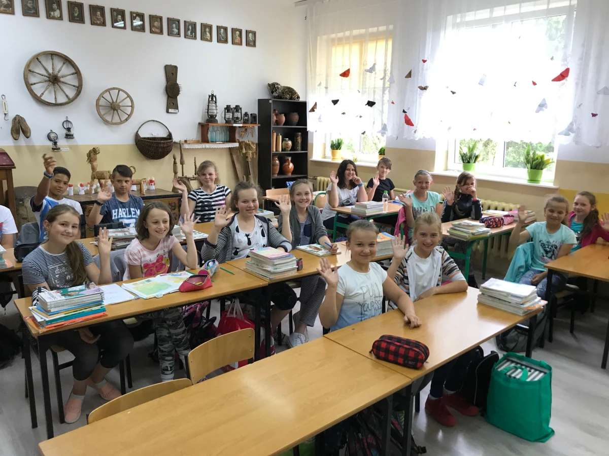 Pięć miejscowości i pięć profesjonalnie wyposażonych pracowni szkolnych. Oto kolejna odsłona akcji charytatywnej Lepsze Jutro z RMF FM. W tegorocznym projekcie znalazła się m.in. multimedialna pracownia językowa w podstawówce w niewielkiej miejscowości Bukowina na Lubelszczyźnie!