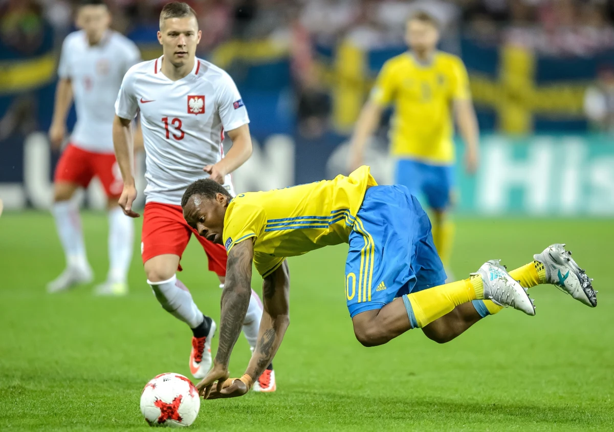 Polscy piłkarze zremisowali ze Szwedami 2:2 w swoim drugim meczu młodzieżowych mistrzostw Europy. Biało-czerwoni zachowali szanse na awans z grupy A.