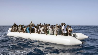 Włochy: Rozbitkowie poinformowali o zatonięciu 126 migrantów