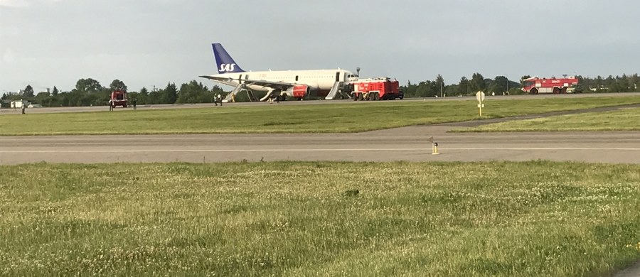 ​Samolot linii lotniczych SAS, Airbus A319 z 88 pasażerami i pięcioma członkami załogi na pokładzie po kilku minutach lotu był zmuszony zawrócić na lotnisko w Gdańsku. O godzinie 7:10 maszyna miała lądować w stolicy Danii. 