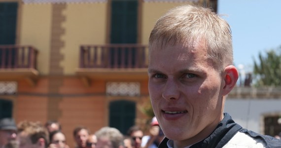 Estończyk Ott Tanak (Ford Fiesta WRC) wygrał trzy sobotnie odcinki specjalne samochodowego 73. Rajdu Polski, siódmej rundy mistrzostw świata i umocnił się na prowadzeniu w klasyfikacji generalnej. Drugi jest Norweg Andreas Mikkelsen (VW Polo WRC) - strata 18 s, a trzeci Nowozelandczyk Hayden Paddon (Hyundai I20 WRC) – 24,9 s. Obrońca tytułu Francuz Sebastien Ogier (VW Polo WRC), który triumfował w dwóch poprzednich edycjach imprezy, jest szósty ze stratą 59,1 do Tanaka.