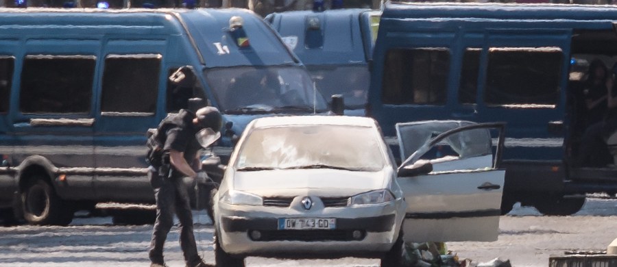 31-letni Adam Lotfi Djaziri, który wczoraj próbował dokonać zamachu na paryskich Polach Elizejskich, jest synem Polki – twierdzi włoska agencja Ansa. Mężczyzna zginął podczas zamachu. Centrum Antyterrorystyczne ABW weryfikuje informacje o zamachowcu.