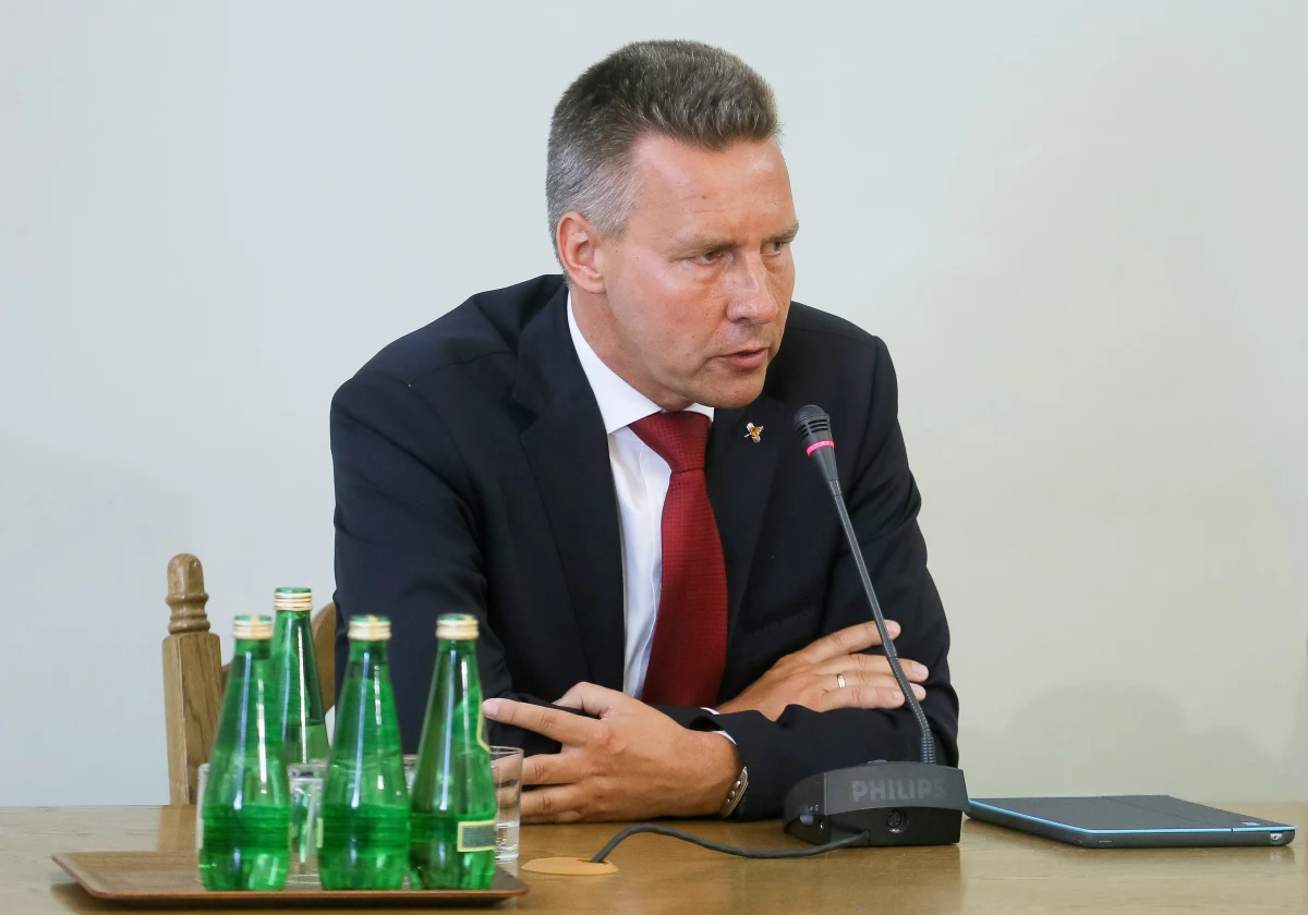 Linie lotnicze OLT Express miały być dla gdańskiego lotniska szansą na rozwój - mówił przed komisją śledczą prezes Portu Lotniczego w Gdańsku Tomasz Kloskowski. "Nie wiedzieliśmy, że szef Amber Gold Marcin P. to oszust, nie wiedziałem, że oszuka mnie i moją firmę" - dodawał. Duża część przesłuchania dotyczyła okoliczności zatrudnienia w porcie lotniczym Michała Tuska - syna ówczesnego premiera Donalda Tuska - a także jego współpracy z należącymi do Amber Gold liniami lotniczymi OLT-Express.