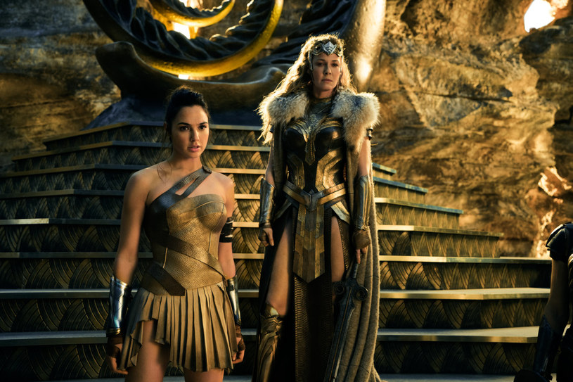 Za występ w filmie "Wonder Woman" odtwórczyni tytułowej roli - Gal Gadot - zainkasowała czek na zaledwie 300 tysięcy dolarów. 