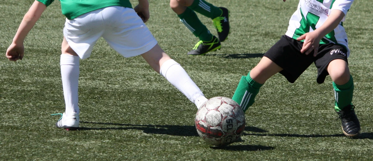 Szwedzki futbol rozpoczyna krucjatę przeciwko ustawianiu meczów. Po majowym spotkaniu IFK Goeteborg z AIK Sztokholm, odwołanym z powodów podejrzeń o kupczenie punktami, tamtejsza federacja postanowiła zminimalizować ryzyko wystąpienia kolejnych takich przypadków. Skandynawski futbol doczekał się więc nowego zawodu - piłkarskiego szpiega.