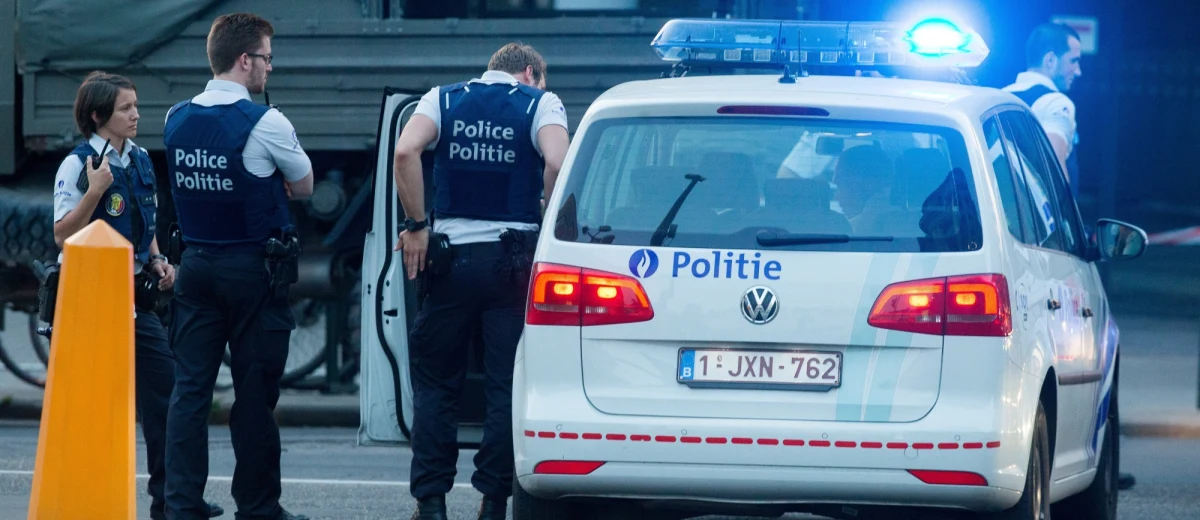 Akcja policji i wojska na Dworcu Centralnym w Brukseli. Po niewielkiej eksplozji zneutralizowano tam mężczyznę. Zauważyli go patrolujący dworzec żołnierze. Na czas akcji służb wstrzymano ruch pociągów i ewakuowano całą stację. W ocenie Prokuratura Generalnego Belgii sytuację należy zakwalifikować jako atak terrorystyczny. 