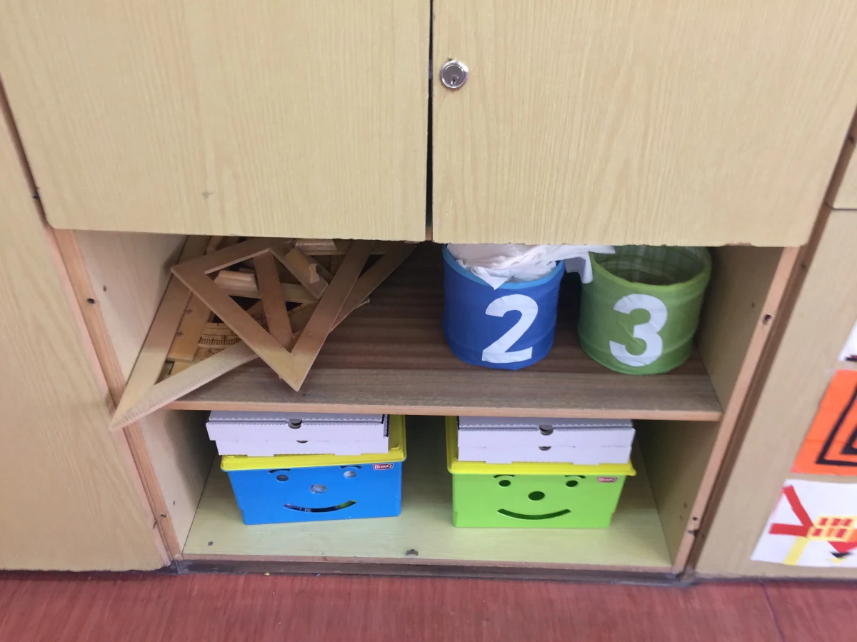 "Chciałabym zamienić tę salę w prawdziwą pracownię matematyczną: nowoczesną, kolorową, atrakcyjną wizualnie i bogatą w pomoce dydaktyczne" - mówi Natalia Liśkiewicz, matematyczka w Publicznej Szkole Podstawowej nr 1 im. Jana Dzierżona w Kluczborku. Nauczycielka zgłosiła szkołę do projektu Lepsze Jutro z RMF FM. Jej marzenie się spełni! W kluczborskiej podstawówce powstanie profesjonalna pracownia matematyczna! Supernowoczesne sale dydaktyczne w ramach naszej corocznej akcji charytatywnej otrzyma w sumie pięć różnych szkół w całej Polsce.  