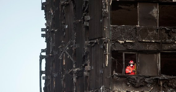 Cyjanowodór mógł przyczynić się do śmierci mieszkańców londyńskiego wieżowca Grenfell Tower - to najnowsze ustalenia brytyjskich ekspertów. W pożarze zginęło 79 osób. Nie jest jednak bilans ostateczny, bo część rannych osób, jest w stanie krytycznym. 