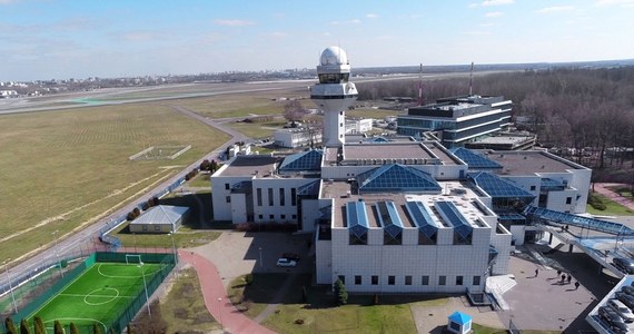 Na lotnisku Chopina w Warszawie wznowiono w czwartek przed godz. 22 ruch na drugiej drodze startowej. Przez kilka godzin była ona zablokowana po incydencie z udziałem samolotu transportowego. 