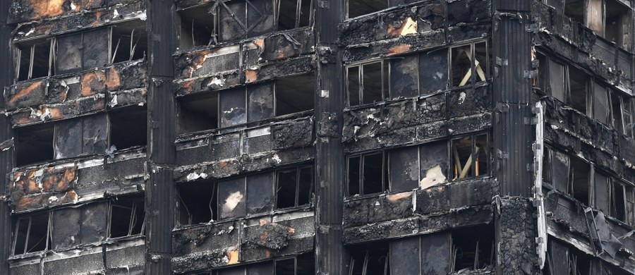 Uszkodzona lodówka marki Hotpoint, model FF175BP, była przyczyną pożaru londyńskiego wieżowca Grenfell Tower, w którym zginęło co najmniej 79 osób - poinformowała w piątek londyńska policja. Wykluczono podpalenie. Nadinspektor Fiona McCormack powiedziała, że model ten nie będzie wycofywany i że producent przeprowadza kolejne testy. 