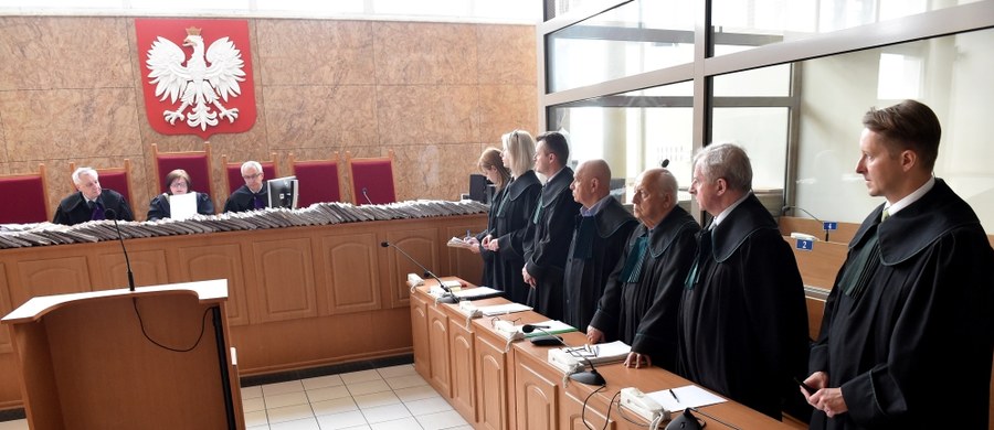 Krakowski Sąd Okręgowy postanowił aresztować na 3 miesiące lidera KOD-Kapeli Konrada M., nieprawomocnie skazanego na 6,5 roku za handel kobietami. Postanowienie ogłoszono 13 czerwca w trakcie niejawnego uzasadniania wyroku – ustaliła PAP. Do Sądu Apelacyjnego w Krakowie wpłynęło już zażalenie obrońcy Konrada M. - posiedzenie w tej sprawie wyznaczono na 4 lipca.