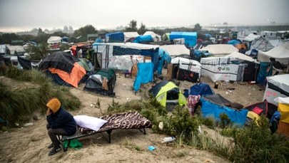 Szef francuskiego MSW: W Calais nie będzie nowego ośrodka dla migrantów