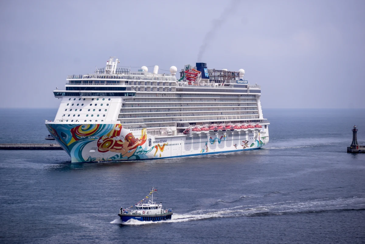W porcie w Gdyni zacumował statek pasażerski „Norwegian Getaway”, najdłuższy i jednocześnie największy pod względem tonażu wycieczkowiec, jaki kiedykolwiek odwiedził polski port. 