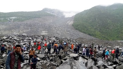 Chiny: Lawina błota i kamieni zniszczyła wieś. Ponad 140 zaginionych