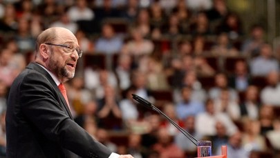 Martin Schulz zarzuca Angeli Merkel bierność wobec rządów Polski i Węgier